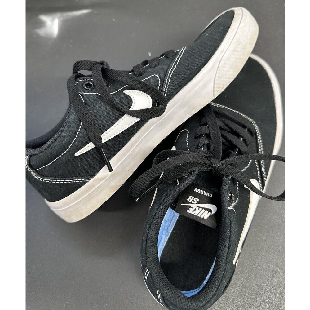 Nike Low Top Size 6Y SB Charge Canvas Contrast Stitching Black White Tennis Shoe - Picture 3 of 6